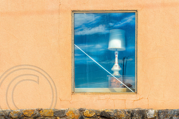 Lamp in window-Alamogordo NM-9-30-2022-color