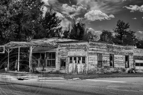 Service Station and Garage-Roundup MT-6-17-2023-bw