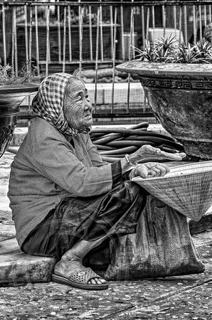 Lady Beggar-Saigon Vietnam-4-18-2011-bw