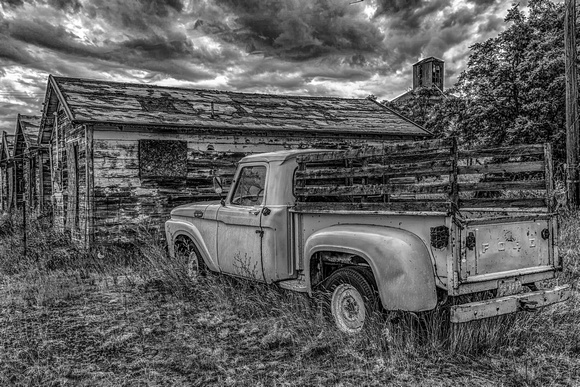 Ford Pickup abandoned
