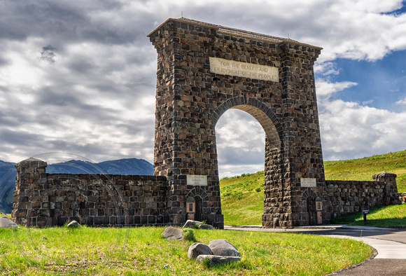 Peace Arch Yellowstone Park-2